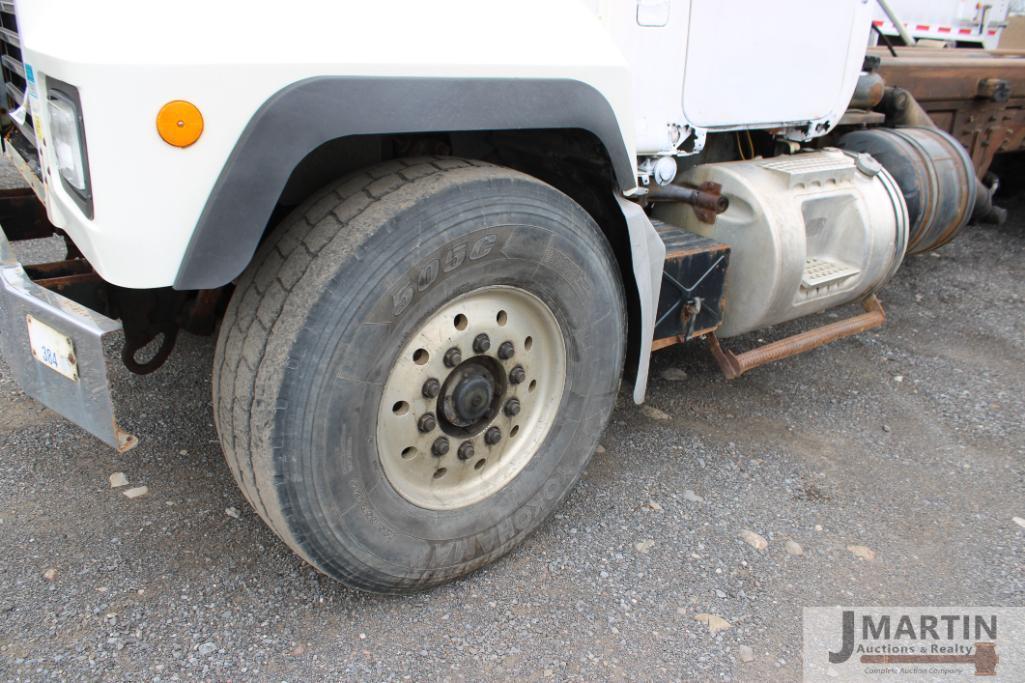 2000 Mack RD6 roll-off truck