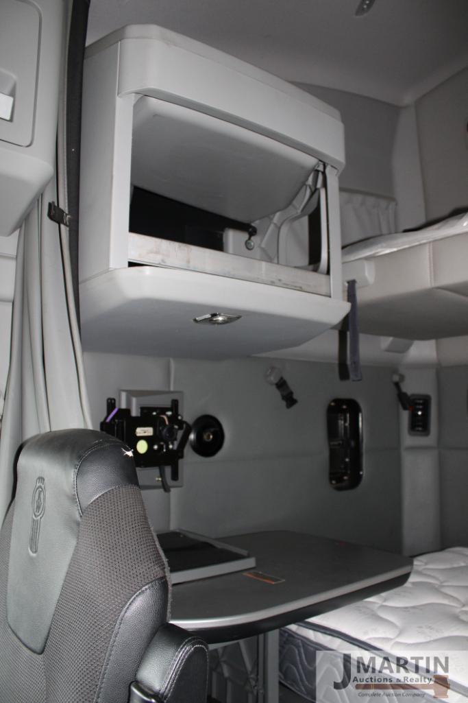 2019 Kenworth T680 semi