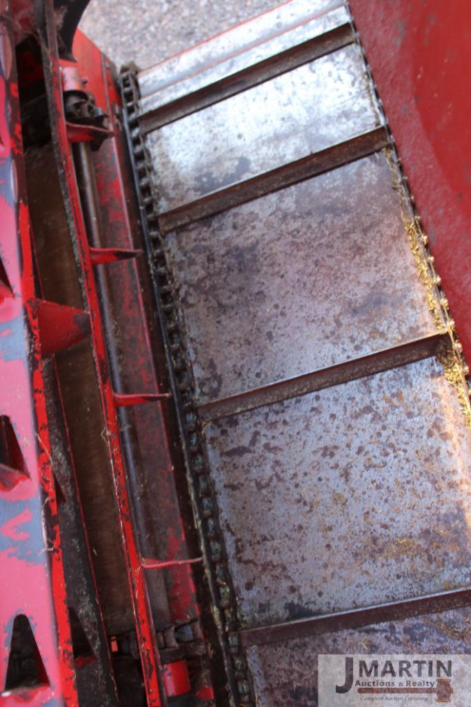 NH 16' silage wagon