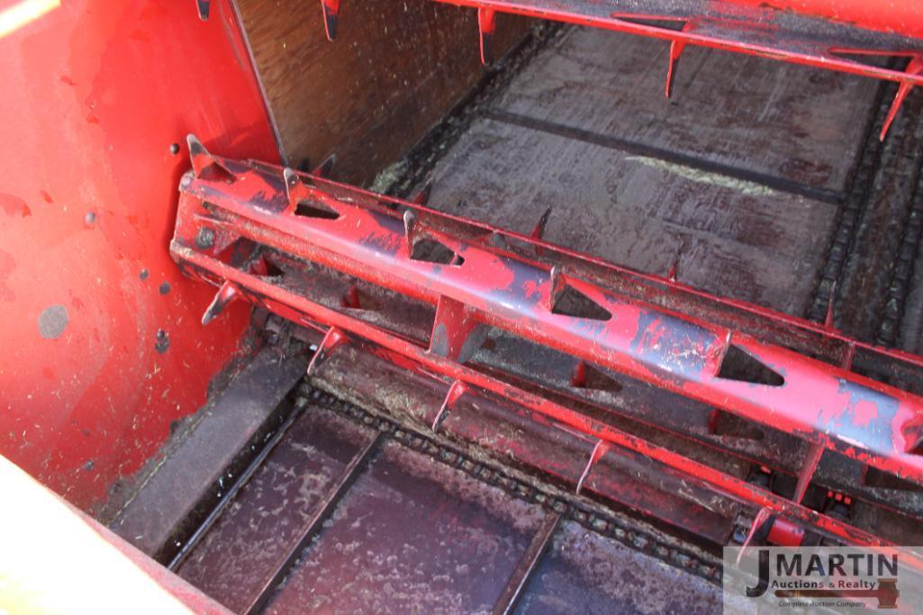 NH 16' silage wagon
