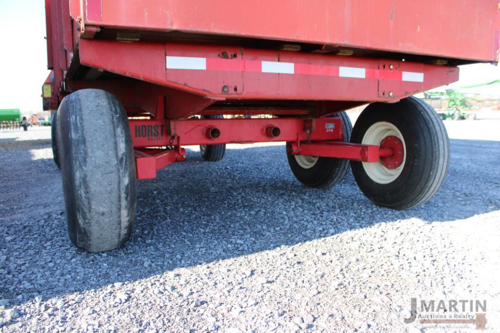 NH 16' silage wagon