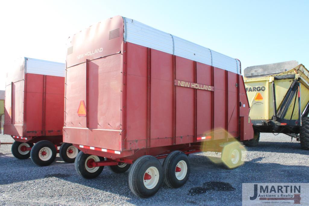NH 16' silage wagon