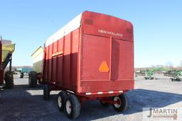 NH 16' silage wagon
