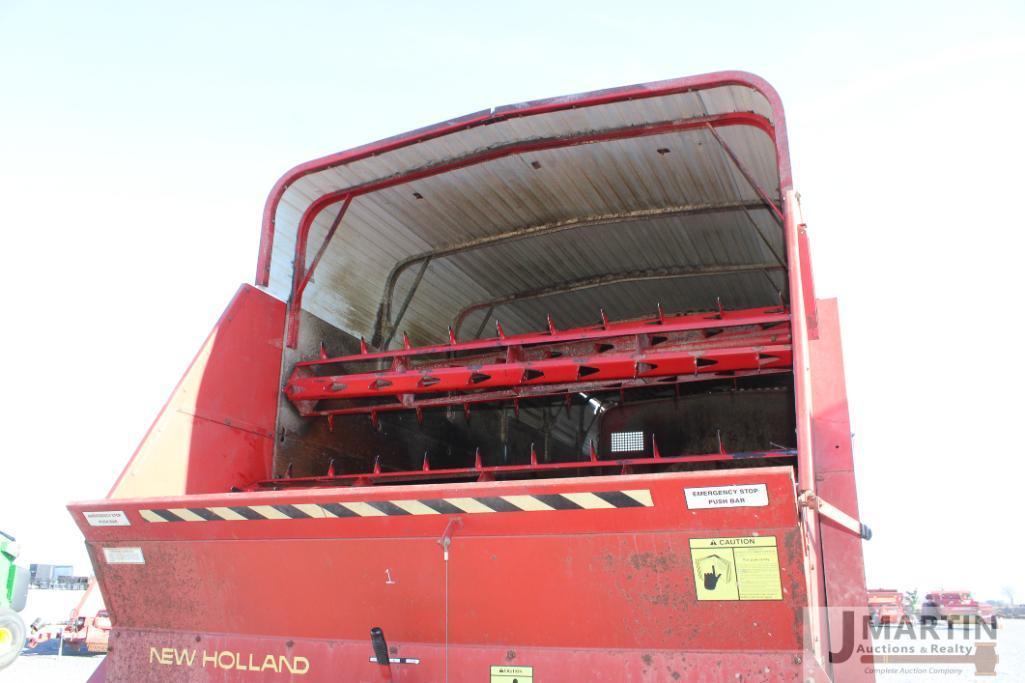 NH 16' silage wagon