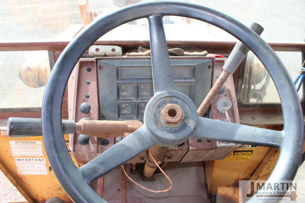 Case 580E backhoe