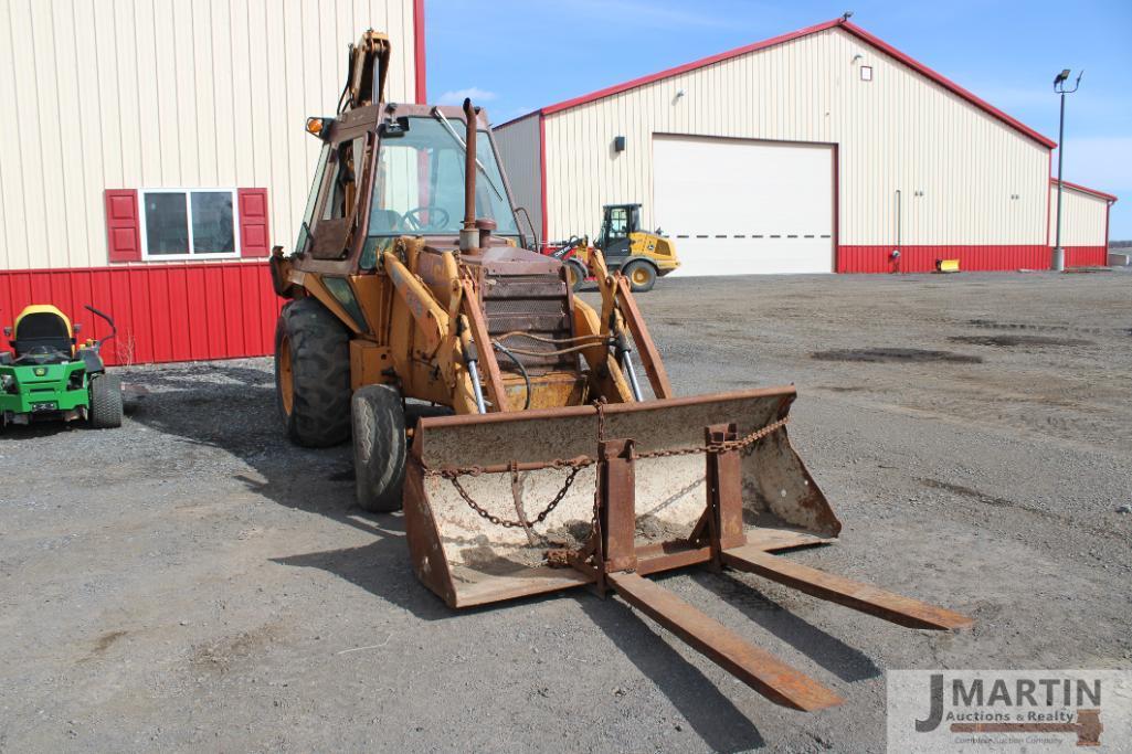 Case 580E backhoe
