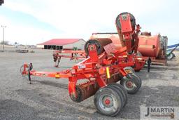 Krause 4400 34' X-fold packer