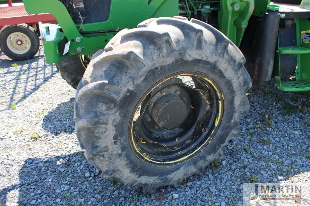 2015 JD 6105D tractor w/ loader