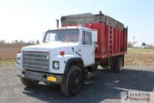 1987 International S1700 truck