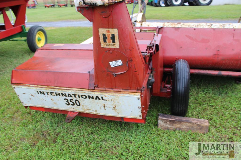 IH 350FH harvester