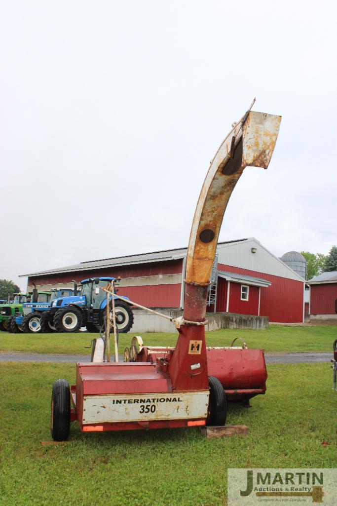 IH 350FH harvester