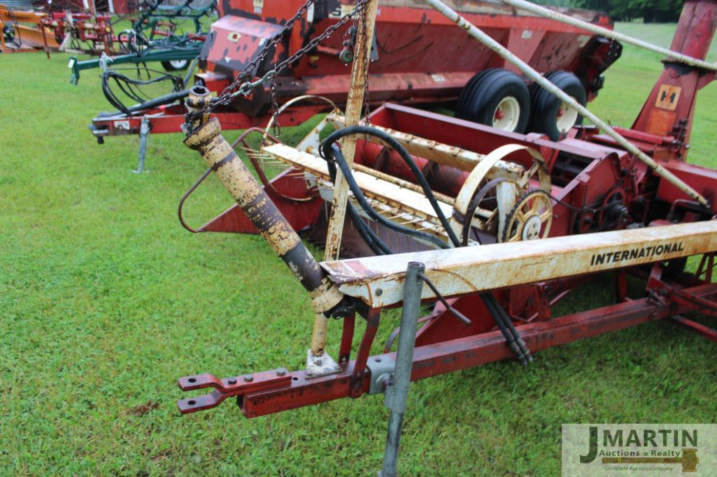 IH 350FH harvester