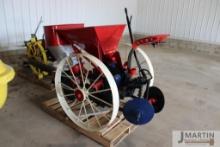 IH single row potato planter