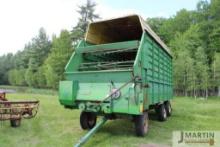 JD 716A 16'x80'' silage wagon