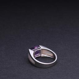 18K White Gold & Amethyst Ring