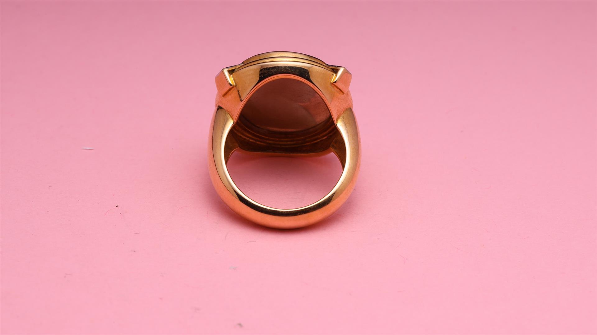 18k Yellow Gold Cameo Agate & Diamond Ring