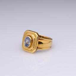 Heavy 18k Yellow Gold Sapphire Ring