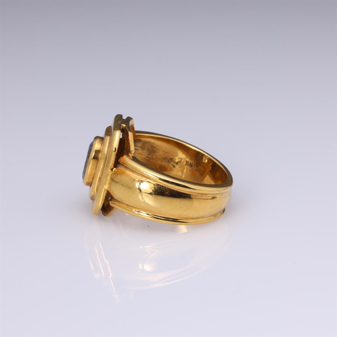 Heavy 18k Yellow Gold Sapphire Ring