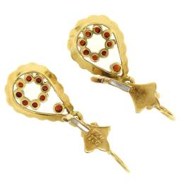 Vintage 18K Yellow Gold 1.0 ctw Pear Shape Garnet Dangle Drop Lever Back Earring