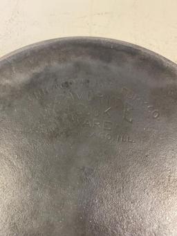 #8..., chicken pan Chicago Hardware Co. favorite cookware
