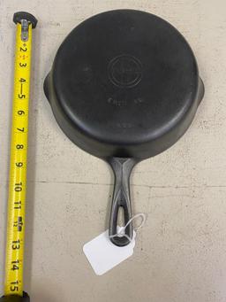 #6-699 Griswold small logo, early handle