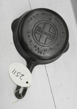 Griswold #4 702A Cast Iron Skillet Large Block logo