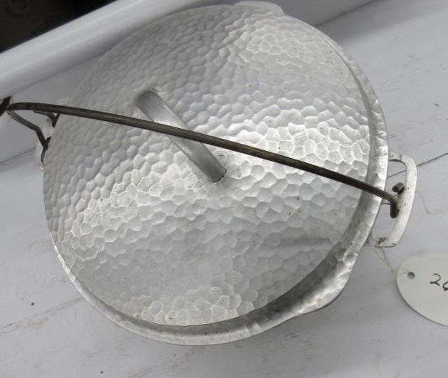 Wagner 3243 Hammered Aluminum Roaster w/ trivet and lid