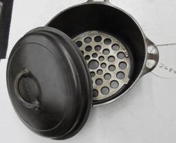 Griswold #8 -2578 Cast Iron Dutch Oven w/ Trivet and lid