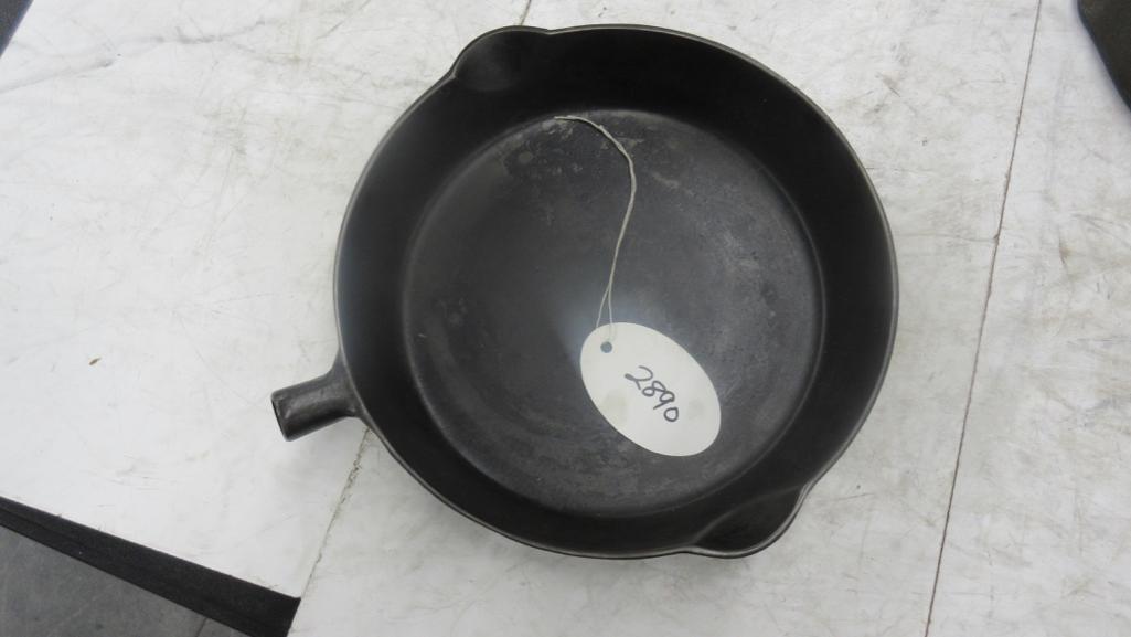 Erie #8 Skillet, missing wooden handle