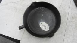 Erie #8 Skillet, missing wooden handle