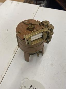 Model Maytag Washing Machine 1/16 scale by Ertl good detail