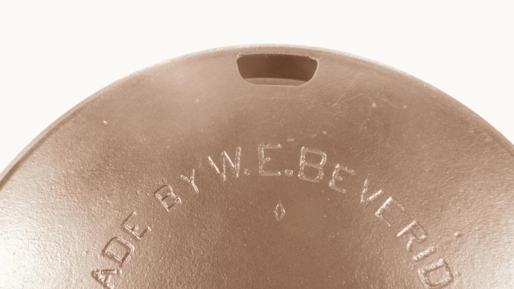 W.E. Beve Ridge #8 Grease less skillet