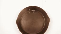 W.E. Beve Ridge #8 Grease less skillet