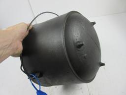 Gate Mark #8 3 leg Kettle...