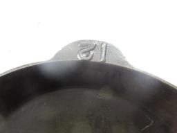 Early unmarked #12 Skillet