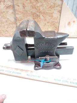 Little stown house #450 4 1/2 bench vise