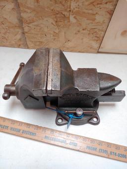 Little stown house #450 4 1/2 bench vise
