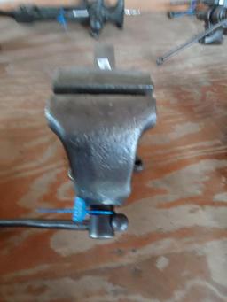 Columbian 4 1/2 Bench Vise
