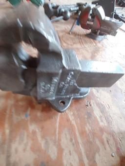 Parker 4" Bench Vise, piece of housing is broken, doesn't appear to affect functionality