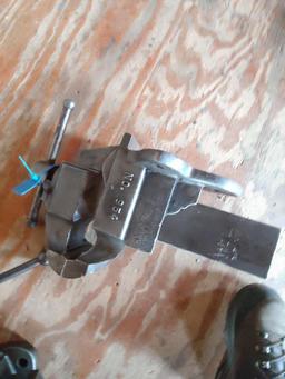Parker 4" Bench Vise, piece of housing is broken, doesn't appear to affect functionality
