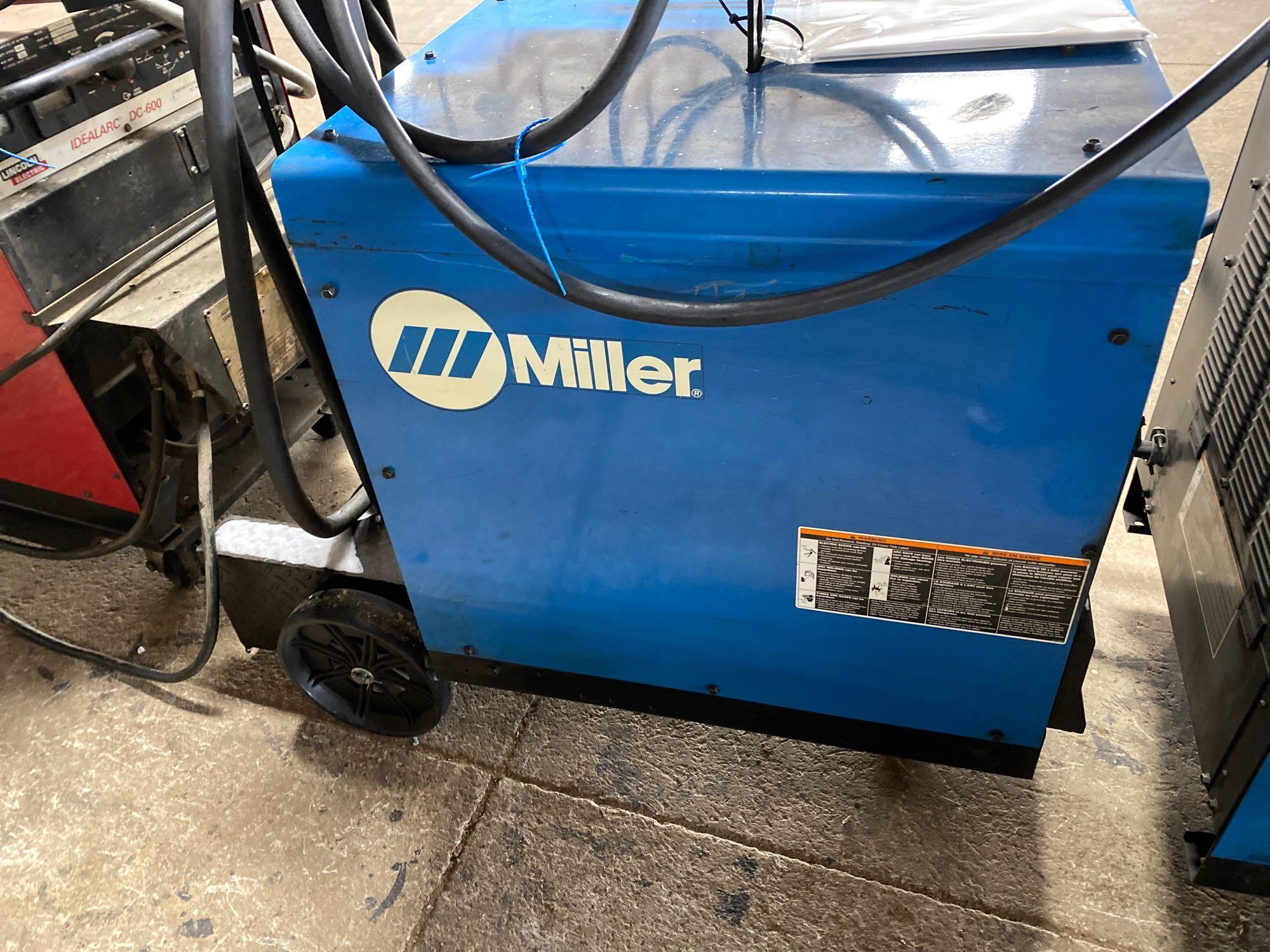 (16868)- Miller Delta fab welder