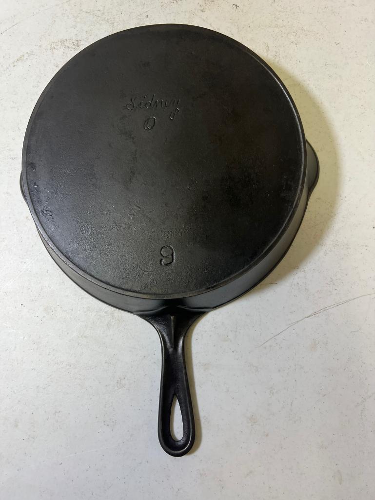 Sidney O (Script Logo) No. 9 cast iron skillet w/ heat ring