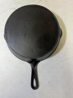 Sidney O (Script Logo) No. 9 cast iron skillet w/ heat ring