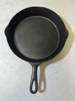 Sidney O (Script Logo) No. 9 cast iron skillet w/ heat ring