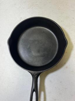 Vollrath Ware no. 6 Cast Iron Skillet with heat ring, sits flat