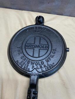 Griswold no. 7 waffle iron, molds 889 and 890, no base