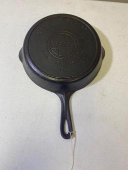 Griswold No. 7 Cast Iron Skillet w/ heat ring, Large Block logo, mold 701