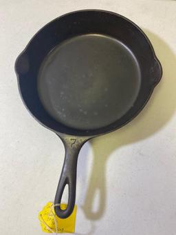 Griswold No. 7 Cast Iron Skillet w/ heat ring, Large Block logo, mold 701