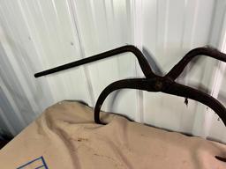 RAILROAD TIE TONGS