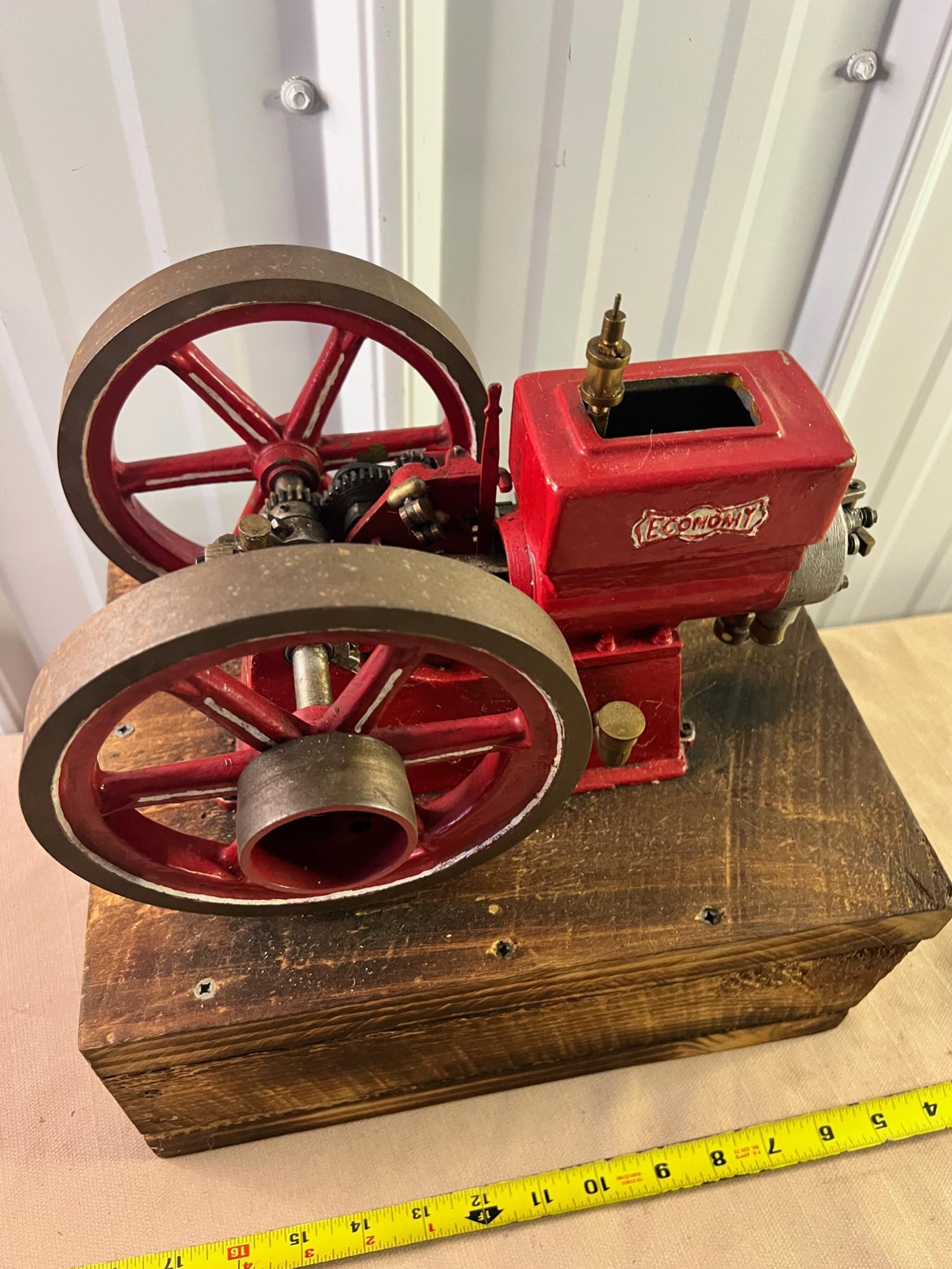 Economy Model Size Hit Miss motor, runs on gas
